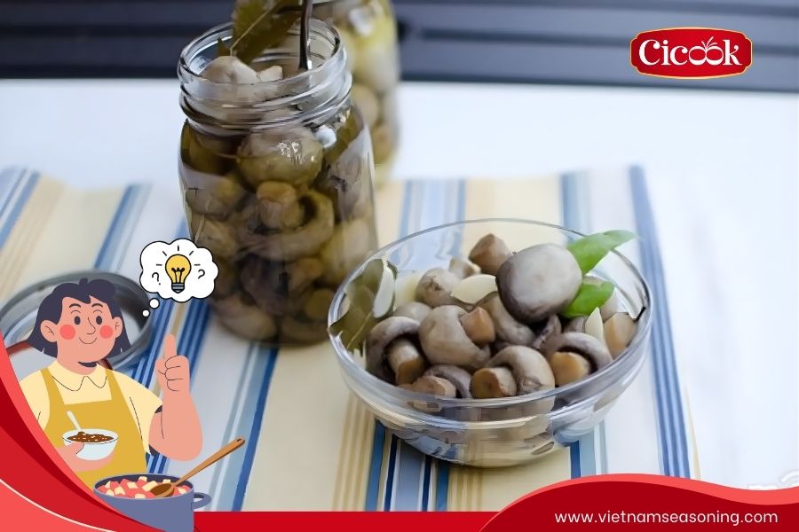 Pickled straw mushrooms